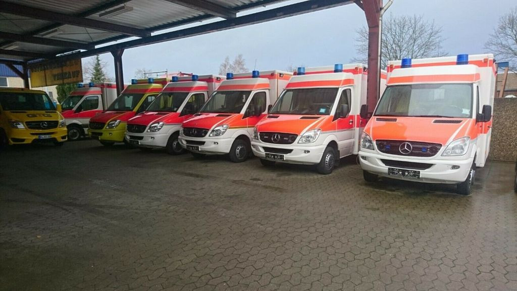 Mercedes-Benz Sprinter 516 // WAS 946 // 1 J Garantie // - Ambulance: afbeelding 1 Mercedes-Benz Sprinter 516 // WAS 946 // 1 J Garantie // - Ambulance: afbeelding 1
