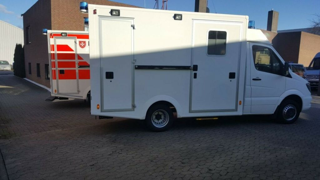 Mercedes-Benz Sprinter 519 4x4 / ATM 0km / Garantie Mercedes-Benz Sprinter 519 4x4 / ATM 0km / Garantie - Ambulance: afbeelding 1 Mercedes-Benz Sprinter 519 4x4 / ATM 0km / Garantie Mercedes-Benz Sprinter 519 4x4 / ATM 0km / Garantie - Ambulance: afbeelding 1
