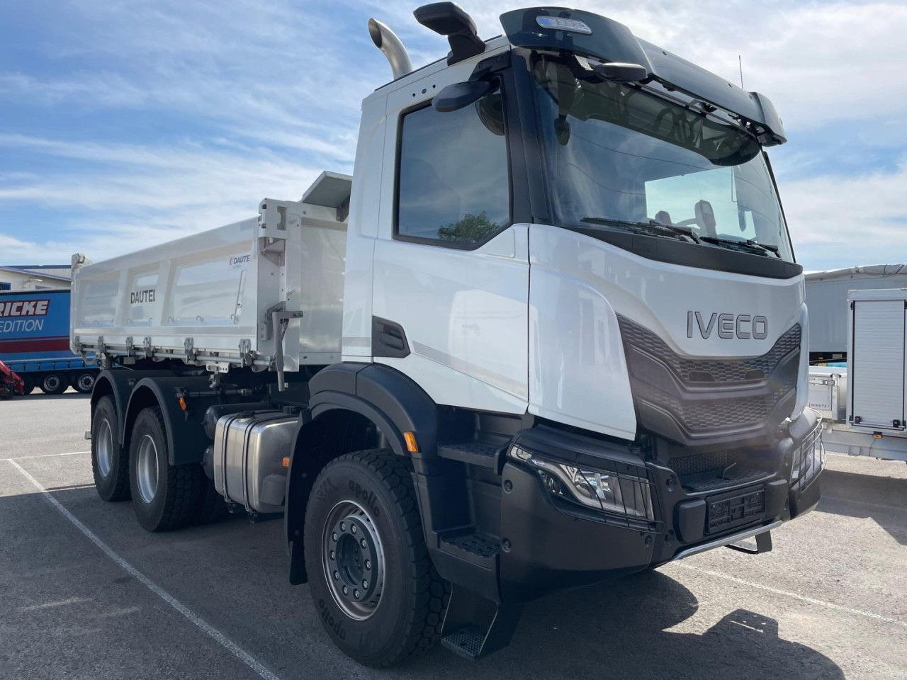 Iveco X-Way AD300X54Z HR OFF - Kipper vrachtwagen: afbeelding 2 Iveco X-Way AD300X54Z HR OFF - Kipper vrachtwagen: afbeelding 2