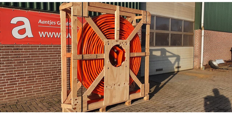 SLEEPSLANG 300 meter 4,5" - Nieuw - Aanbouwdeel voor Landbouwmachine: afbeelding 3 SLEEPSLANG 300 meter 4,5" - Nieuw - Aanbouwdeel voor Landbouwmachine: afbeelding 3