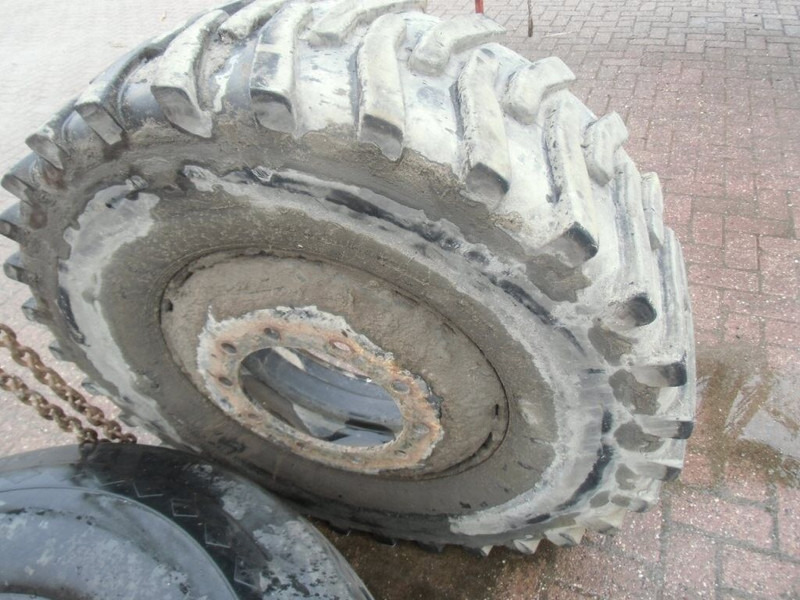 Onbekend Kraanband - Banden en velgen: afbeelding 2 Onbekend Kraanband - Banden en velgen: afbeelding 2