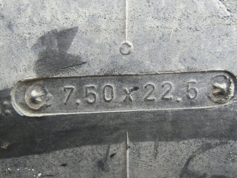 Onbekend Kraanband - Banden en velgen: afbeelding 3 Onbekend Kraanband - Banden en velgen: afbeelding 3