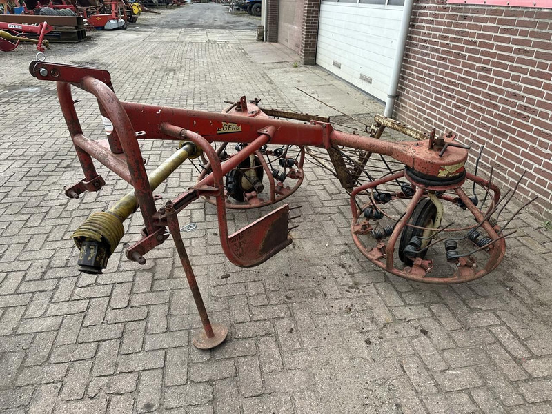 PZ Strela - Gebruikt - Hooischudder: afbeelding 2 PZ Strela - Gebruikt - Hooischudder: afbeelding 2