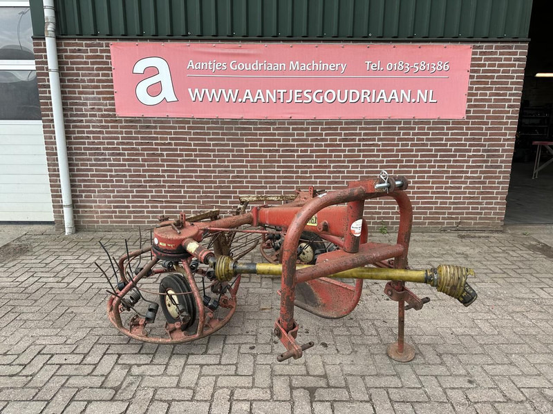 PZ Strela - Gebruikt - Hooischudder: afbeelding 1 PZ Strela - Gebruikt - Hooischudder: afbeelding 1