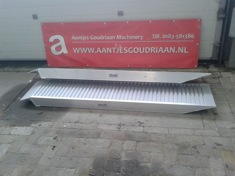 RIJPLANKEN 2 meter - Laadbrug: afbeelding 1 RIJPLANKEN 2 meter - Laadbrug: afbeelding 1