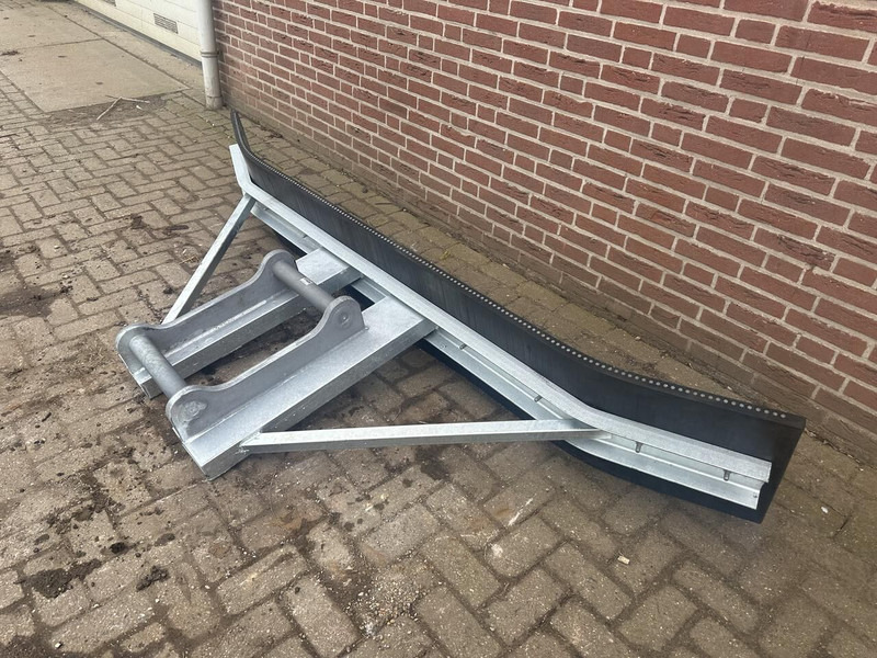 Rubber schuif met S60 aansluiting - Nieuw - Grondbewerking toebehoor: afbeelding 3 Rubber schuif met S60 aansluiting - Nieuw - Grondbewerking toebehoor: afbeelding 3