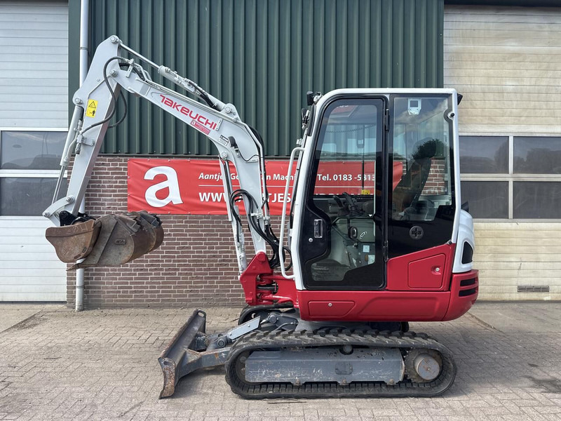 Takeuchi Kraan TB230 - Gebruikt - Minigraafmachine: afbeelding 1 Takeuchi Kraan TB230 - Gebruikt - Minigraafmachine: afbeelding 1