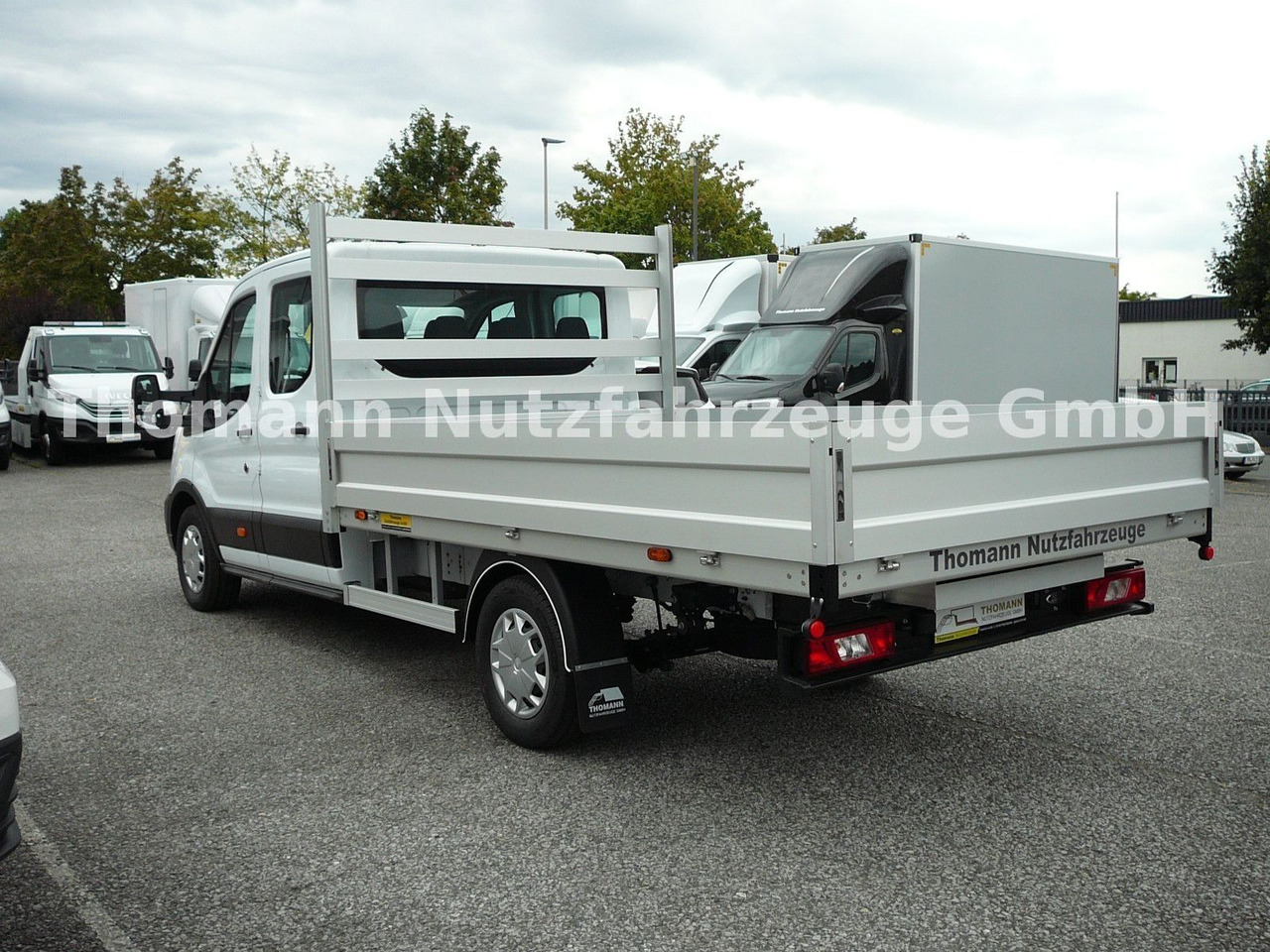 Ford Transit Pritsche Doppelkabine Ford Transit Pritsche Doppelkabine - Bestelwagen open laadbak: afbeelding 4 Ford Transit Pritsche Doppelkabine Ford Transit Pritsche Doppelkabine - Bestelwagen open laadbak: afbeelding 4