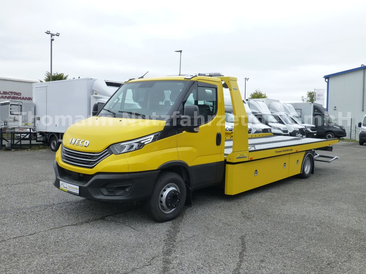 Iveco DAILY 72C18 Schiebeplateu Luftfed Navi Hubbrille - Bergingsvoertuig: afbeelding 2 Iveco DAILY 72C18 Schiebeplateu Luftfed Navi Hubbrille - Bergingsvoertuig: afbeelding 2
