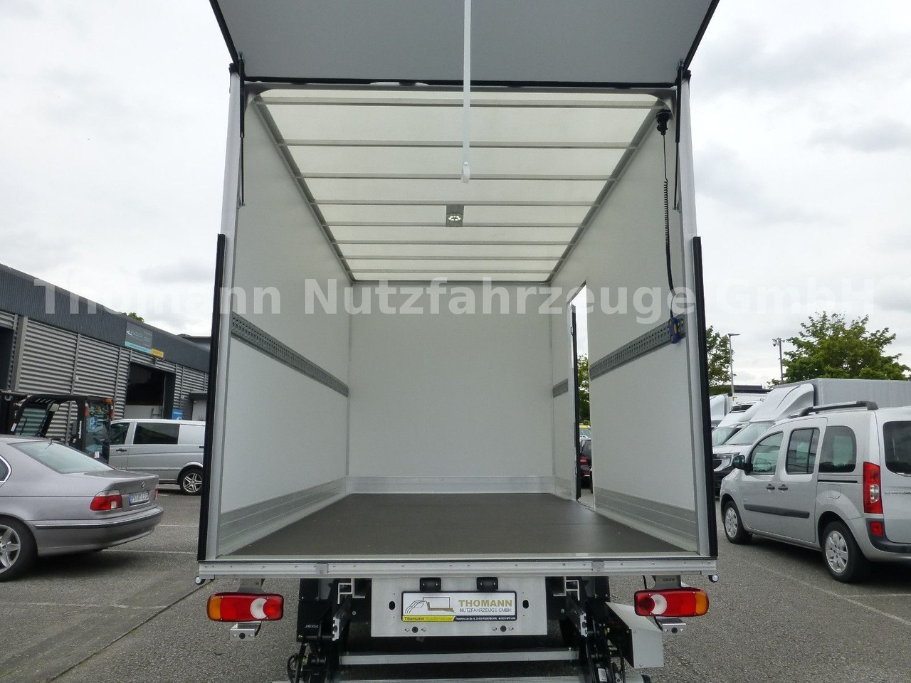 Bestelwagen gesloten laadbak Renault NEW Master 2025 Koffer mit BÄR Ladebordwand: afbeelding 11 Bestelwagen gesloten laadbak Renault NEW Master 2025 Koffer mit BÄR Ladebordwand: afbeelding 11