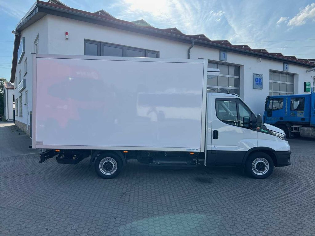 Iveco 35S14 A8 CNG Koffer *3-Sitze*Klima*Automatik* Iveco 35S14 A8 CNG Koffer *3-Sitze*Klima*Automatik* - Koelwagen: afbeelding 3 Iveco 35S14 A8 CNG Koffer *3-Sitze*Klima*Automatik* Iveco 35S14 A8 CNG Koffer *3-Sitze*Klima*Automatik* - Koelwagen: afbeelding 3
