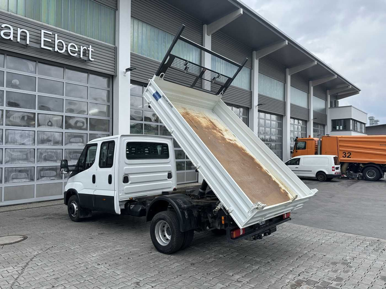 Iveco 70C18H 3-S.Kipper *R.3750mm*7Sitze*AHK* - Kipper bestelwagen: afbeelding 3 Iveco 70C18H 3-S.Kipper *R.3750mm*7Sitze*AHK* - Kipper bestelwagen: afbeelding 3