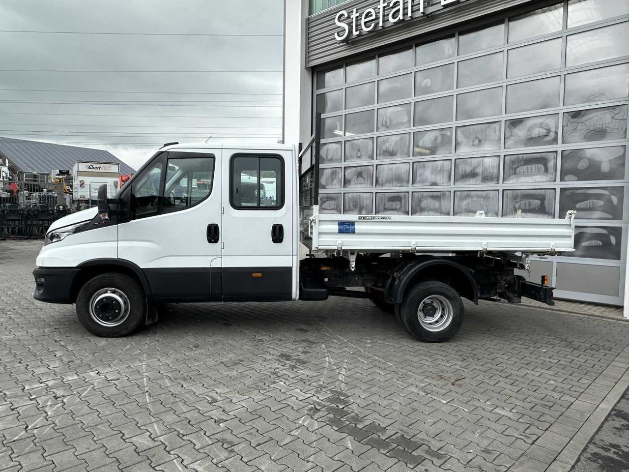 Iveco 70C18H 3-S.Kipper *R.3750mm*7Sitze*AHK* - Kipper bestelwagen: afbeelding 2 Iveco 70C18H 3-S.Kipper *R.3750mm*7Sitze*AHK* - Kipper bestelwagen: afbeelding 2