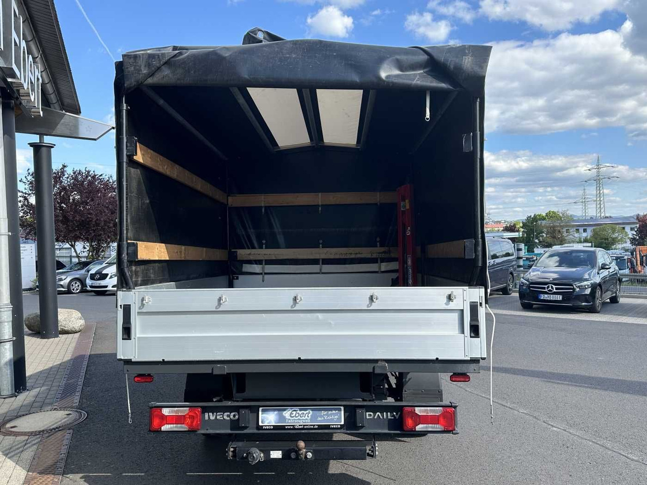 Iveco Daily 35S14 Pritsche+Plane *AHK*Ladekran*7-Sitze - Bestelwagen open laadbak: afbeelding 4 Iveco Daily 35S14 Pritsche+Plane *AHK*Ladekran*7-Sitze - Bestelwagen open laadbak: afbeelding 4