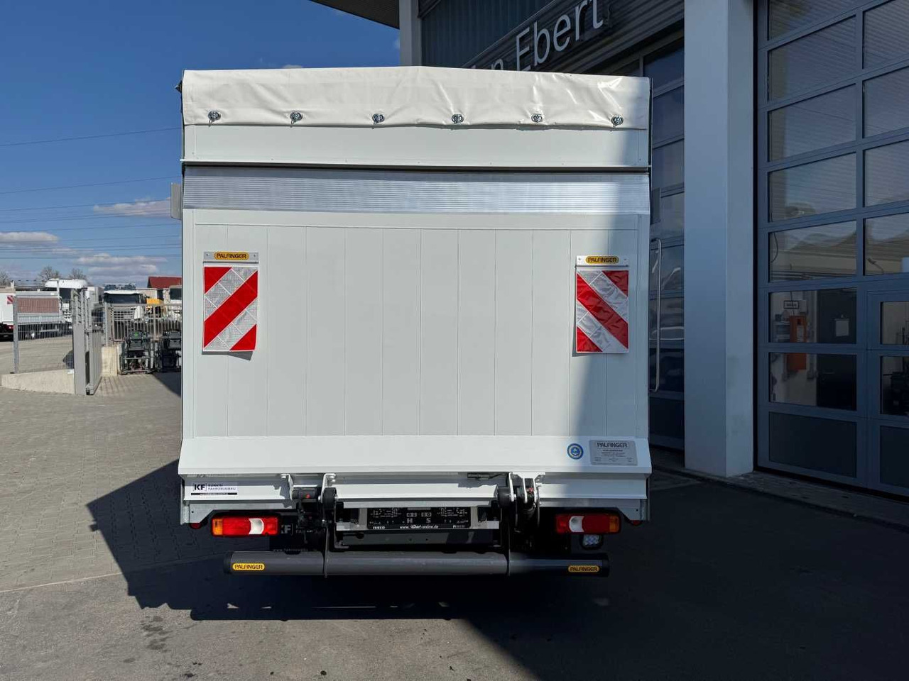 Iveco Daily 50C16 HA8 Pritsche+Plane *LBW* 3x - Schuifzeilen bestelwagen: afbeelding 4 Iveco Daily 50C16 HA8 Pritsche+Plane *LBW* 3x - Schuifzeilen bestelwagen: afbeelding 4