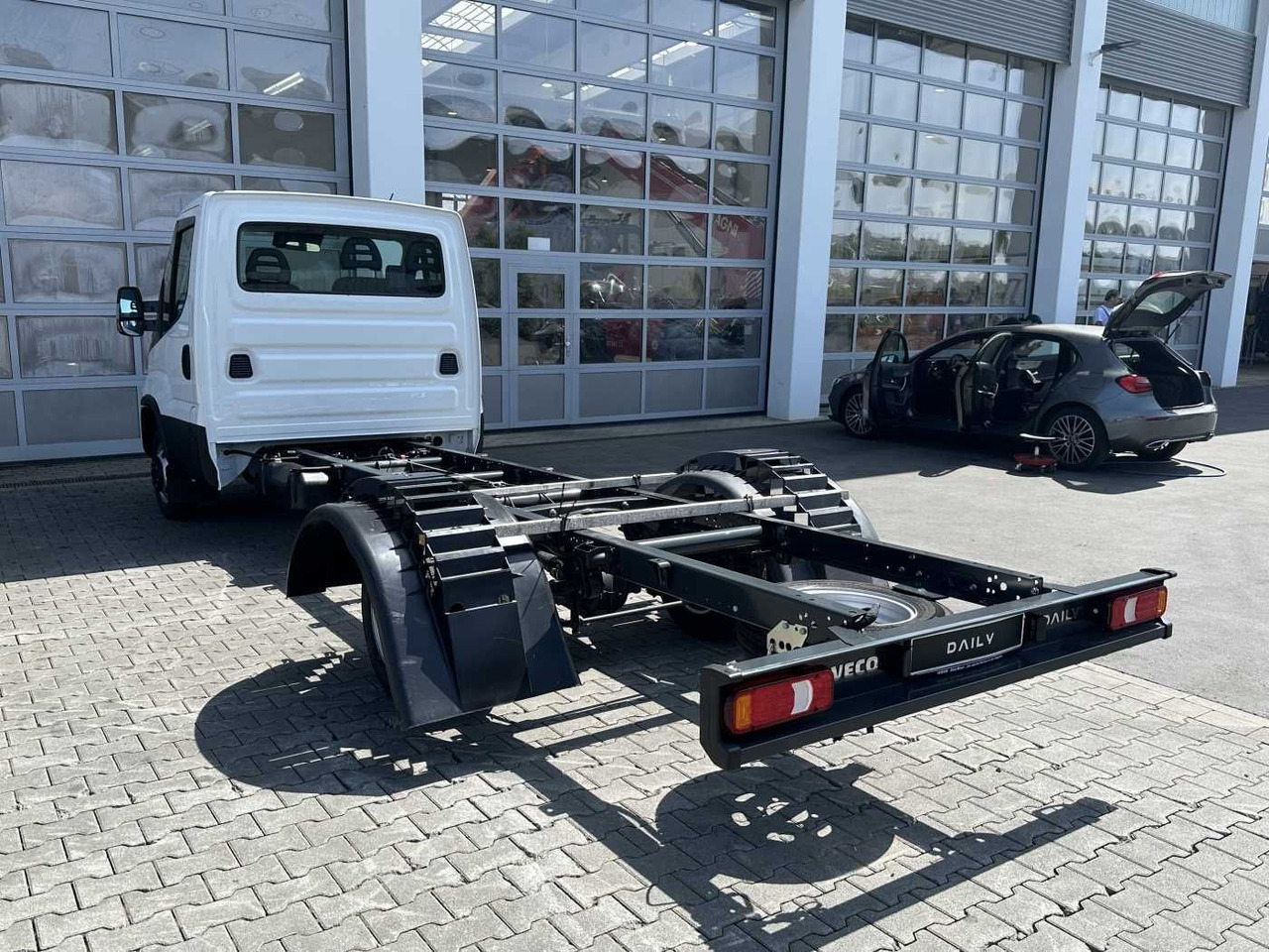 Iveco Daily 50C18 H 3.0L *R4.350mm*Klima* - Chassis vrachtwagen: afbeelding 3 Iveco Daily 50C18 H 3.0L *R4.350mm*Klima* - Chassis vrachtwagen: afbeelding 3