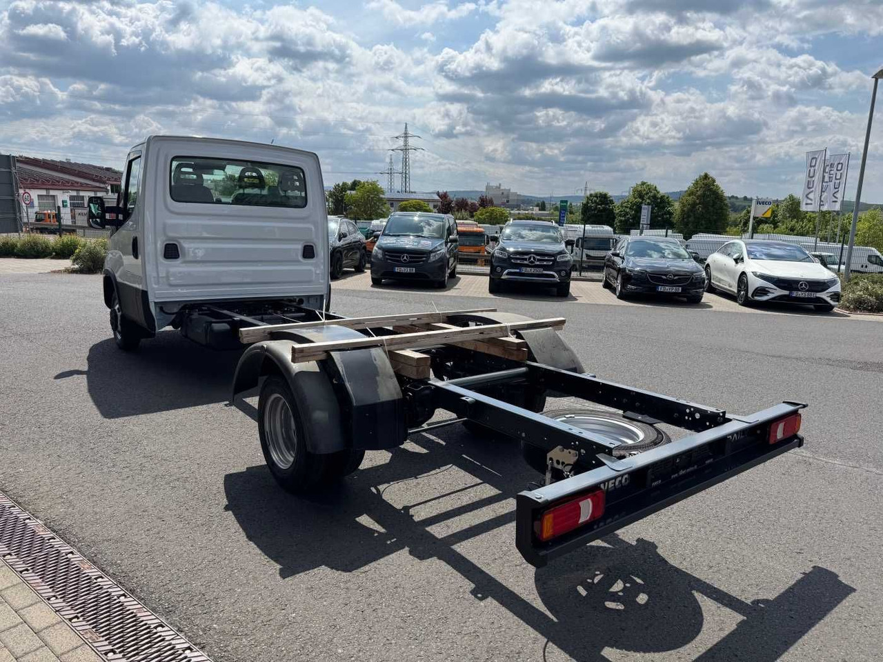 Iveco Daily 50C18 HA8 3.0L *R4.350mm*Klima*Automatik* - Chassis vrachtwagen: afbeelding 4 Iveco Daily 50C18 HA8 3.0L *R4.350mm*Klima*Automatik* - Chassis vrachtwagen: afbeelding 4