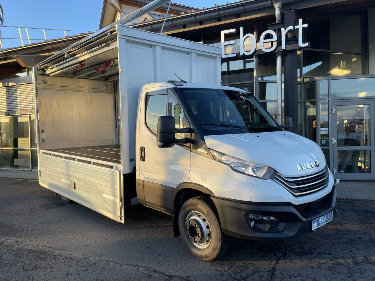 Iveco Daily 70C18 HA8 *LBW*Schwenkwandkoffer* - Bestelwagen gesloten laadbak: afbeelding 2 Iveco Daily 70C18 HA8 *LBW*Schwenkwandkoffer* - Bestelwagen gesloten laadbak: afbeelding 2