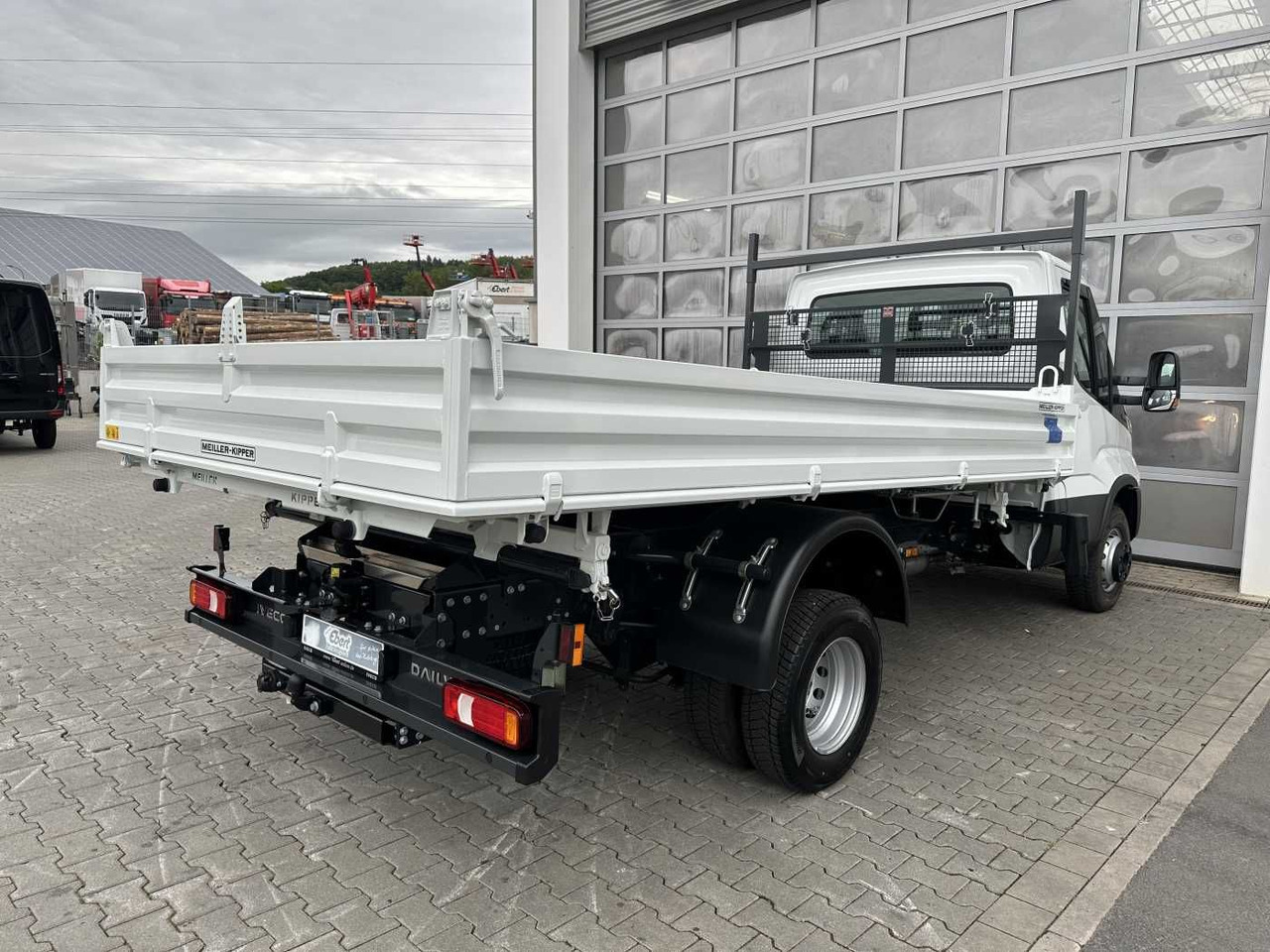 Iveco Daily 70C18H 3-S.-Kipper *R3.750mm*2xAHK* 5x - Kipper bestelwagen: afbeelding 4 Iveco Daily 70C18H 3-S.-Kipper *R3.750mm*2xAHK* 5x - Kipper bestelwagen: afbeelding 4