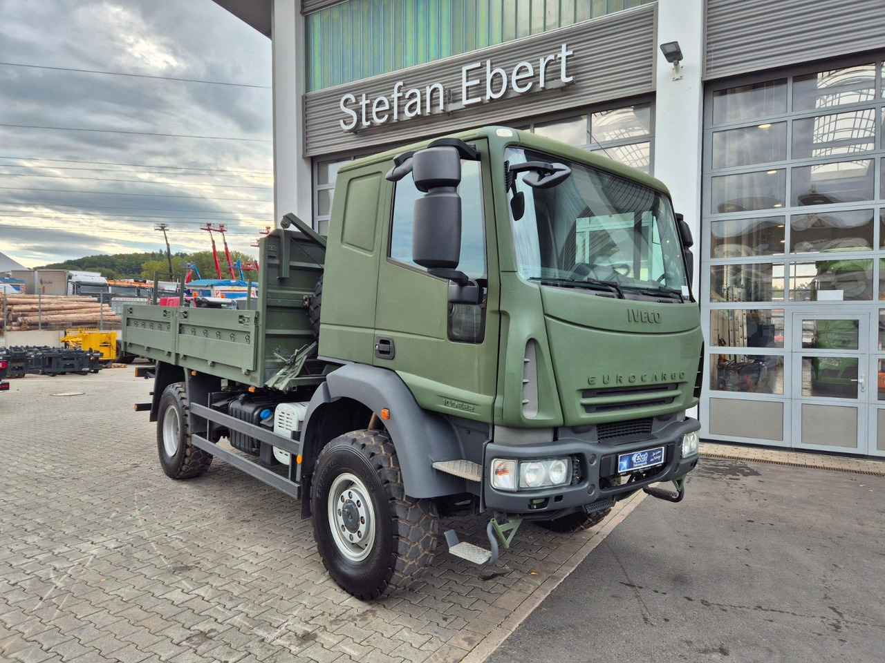Iveco Eurocargo ML100E22WM-BW 4x4 Pritsche L-Haus Bett - Vrachtwagen met open laadbak: afbeelding 2 Iveco Eurocargo ML100E22WM-BW 4x4 Pritsche L-Haus Bett - Vrachtwagen met open laadbak: afbeelding 2