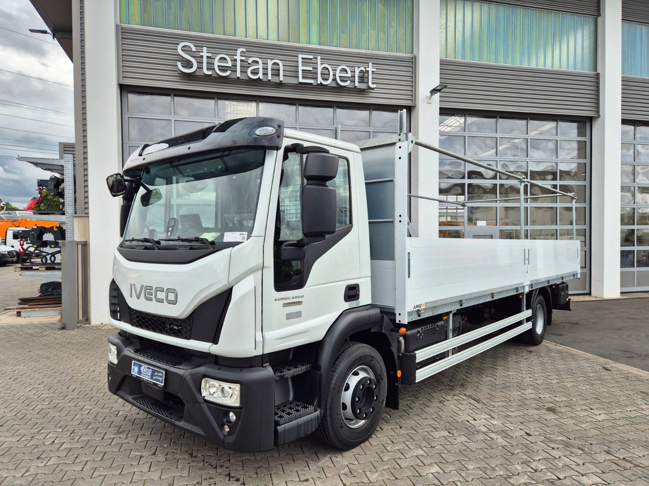 Iveco Eurocargo ML140E28/P Gerüstbau 3 Sitze AHK Klima - Vrachtwagen met open laadbak: afbeelding 1 Iveco Eurocargo ML140E28/P Gerüstbau 3 Sitze AHK Klima - Vrachtwagen met open laadbak: afbeelding 1