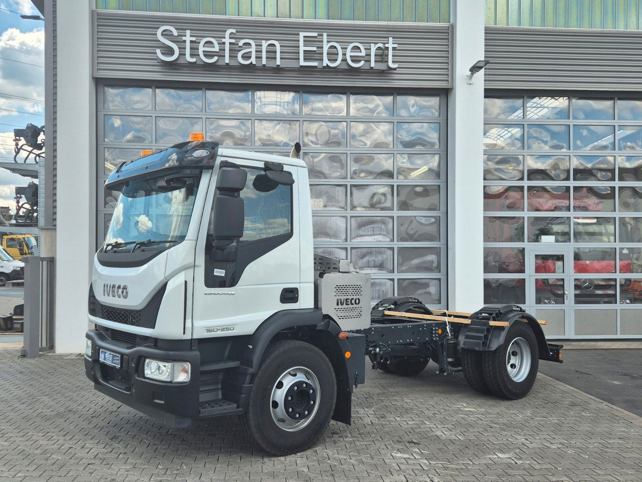 Iveco Eurocargo ML160E25/P EVI_E 4x2 RHD Rechtslenker - Veegwagen: afbeelding 1 Iveco Eurocargo ML160E25/P EVI_E 4x2 RHD Rechtslenker - Veegwagen: afbeelding 1