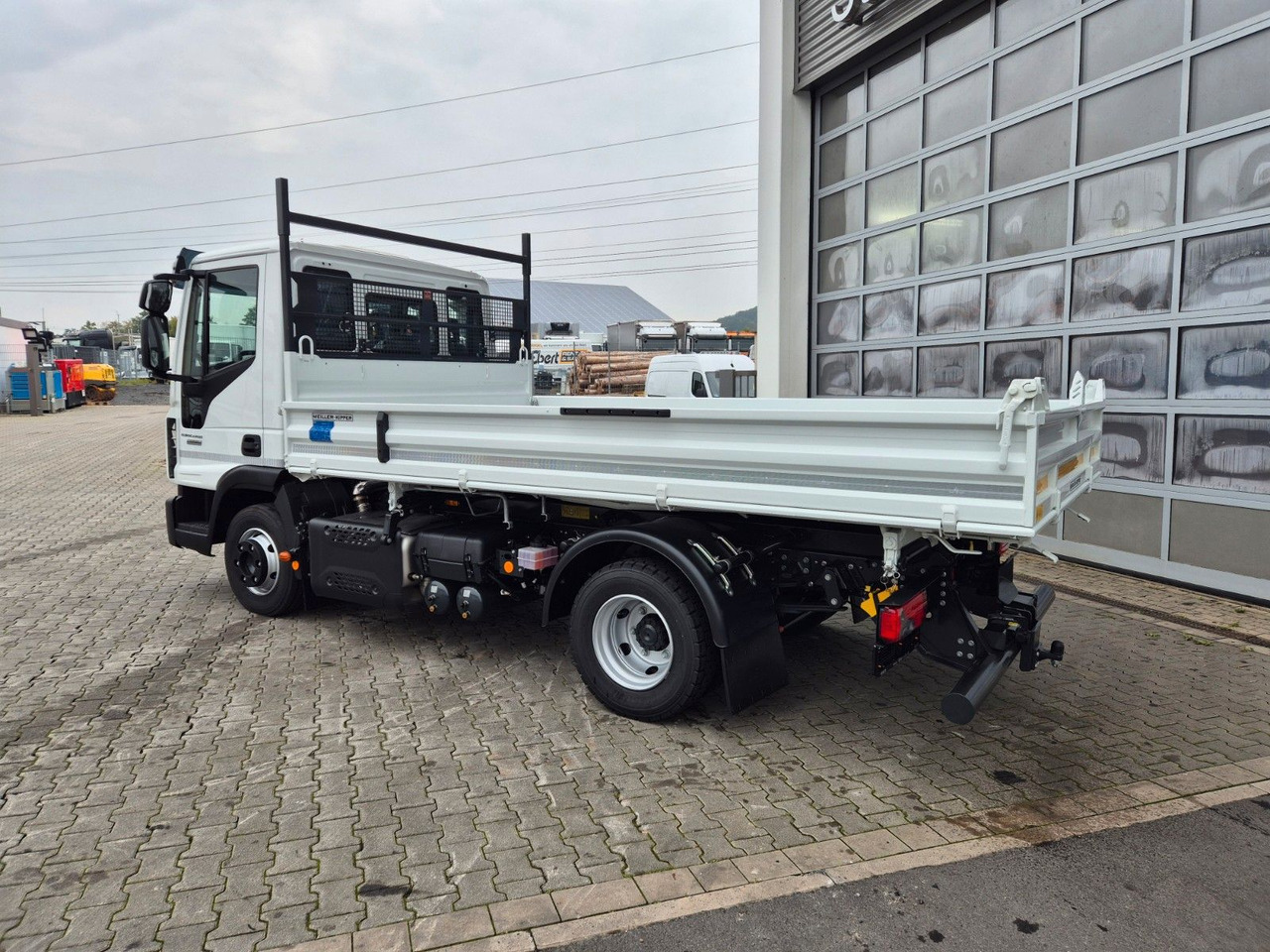 Leasing  Iveco Eurocargo ML80E21 Meiller Kipper 2x AHK 3 Sitze Iveco Eurocargo ML80E21 Meiller Kipper 2x AHK 3 Sitze: afbeelding 29 Leasing  Iveco Eurocargo ML80E21 Meiller Kipper 2x AHK 3 Sitze Iveco Eurocargo ML80E21 Meiller Kipper 2x AHK 3 Sitze: afbeelding 29
