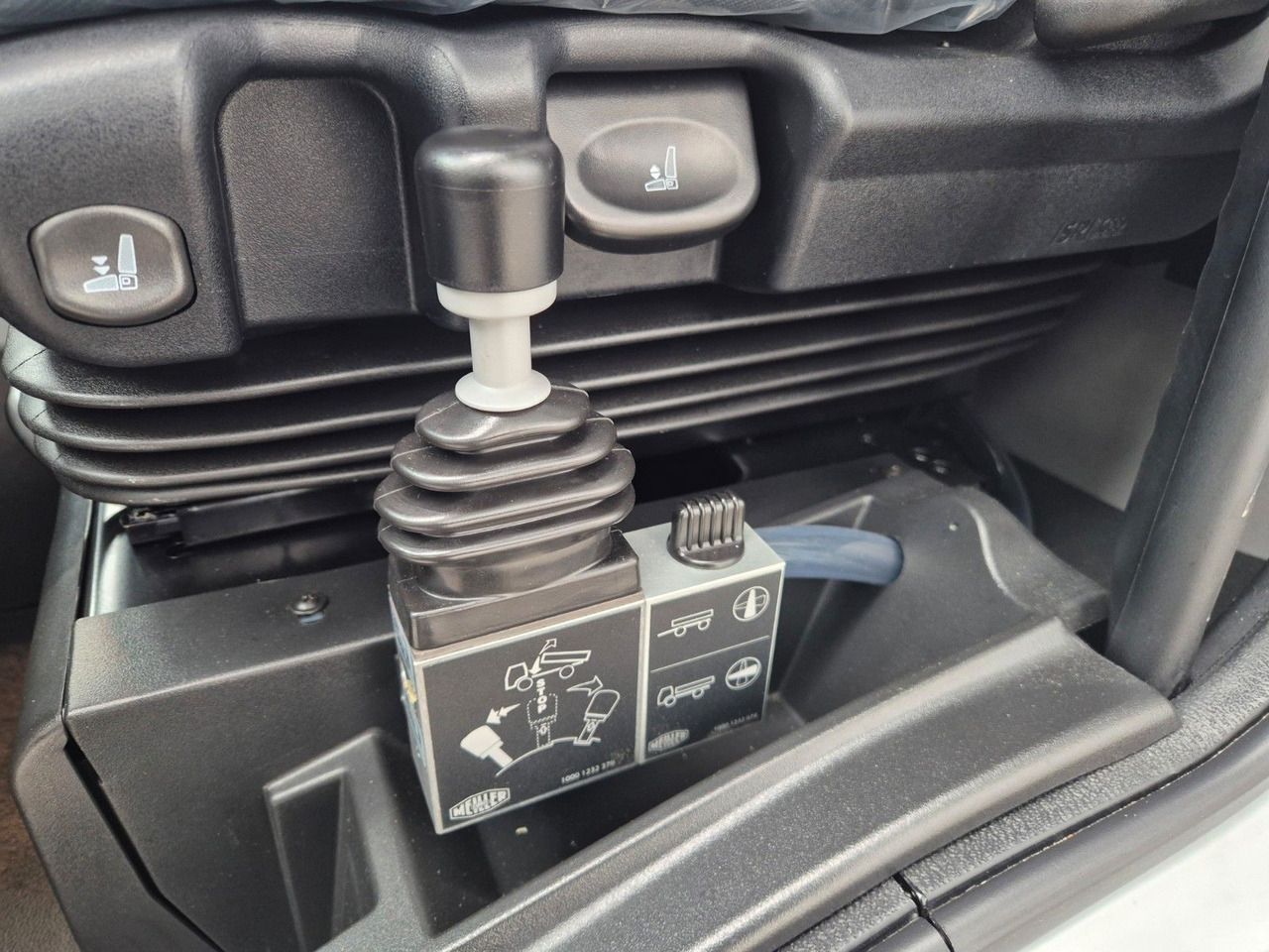 Leasing  Iveco Eurocargo ML80E21 Meiller Kipper 2x AHK 3 Sitze Iveco Eurocargo ML80E21 Meiller Kipper 2x AHK 3 Sitze: afbeelding 18 Leasing  Iveco Eurocargo ML80E21 Meiller Kipper 2x AHK 3 Sitze Iveco Eurocargo ML80E21 Meiller Kipper 2x AHK 3 Sitze: afbeelding 18