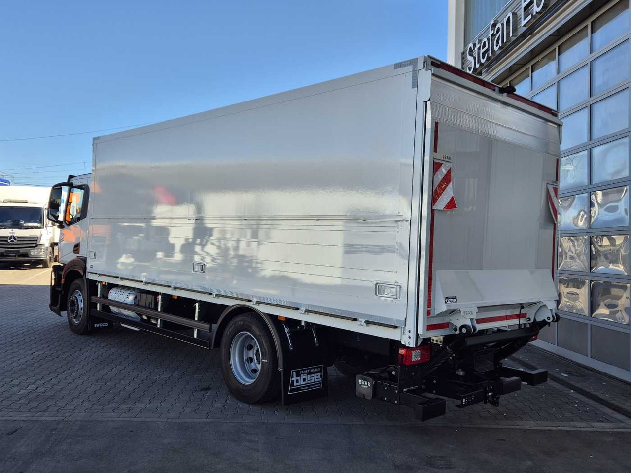 Iveco S-Way AD190S40/FP Böse Schwenkwand LBW 2x AHK - Drankenwagen vrachtwagen: afbeelding 5 Iveco S-Way AD190S40/FP Böse Schwenkwand LBW 2x AHK - Drankenwagen vrachtwagen: afbeelding 5