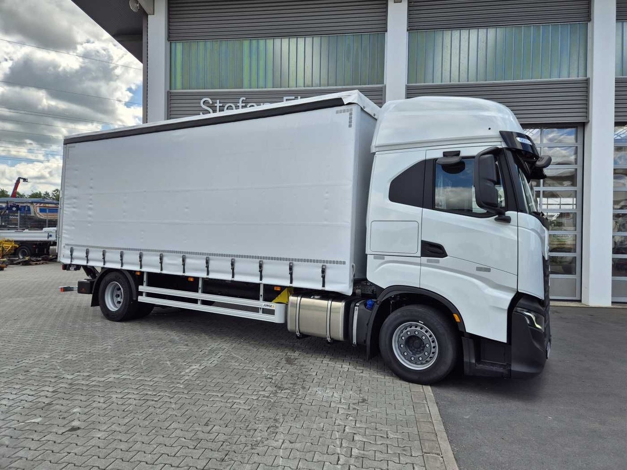 Iveco S-Way AS190S42/P Schiebeplanen LBW 2.000kg AHK - Schuifzeilen vrachtwagen: afbeelding 2 Iveco S-Way AS190S42/P Schiebeplanen LBW 2.000kg AHK - Schuifzeilen vrachtwagen: afbeelding 2