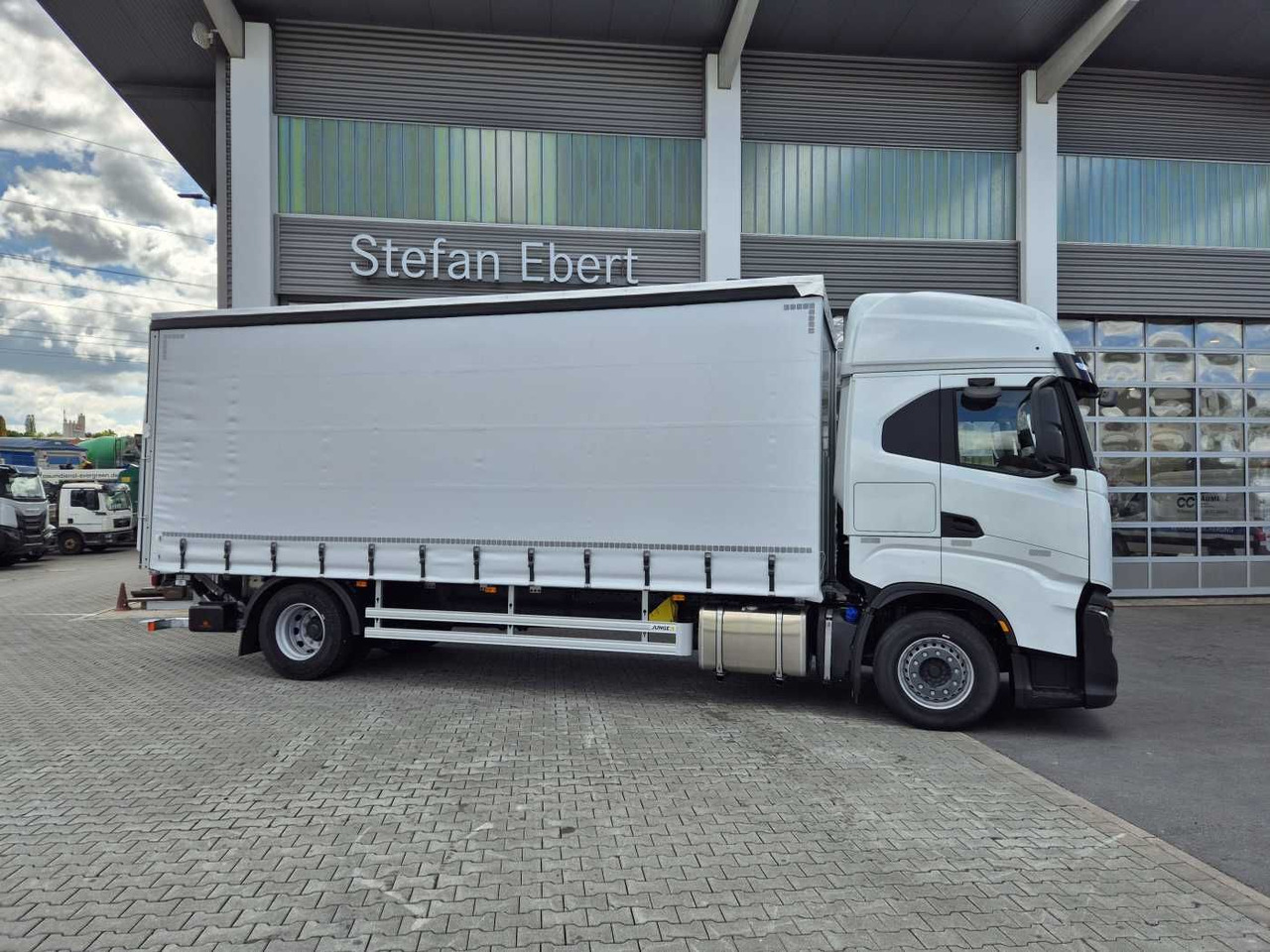 Iveco S-Way AS190S42/P Schiebeplanen LBW 2.000kg AHK - Schuifzeilen vrachtwagen: afbeelding 4 Iveco S-Way AS190S42/P Schiebeplanen LBW 2.000kg AHK - Schuifzeilen vrachtwagen: afbeelding 4