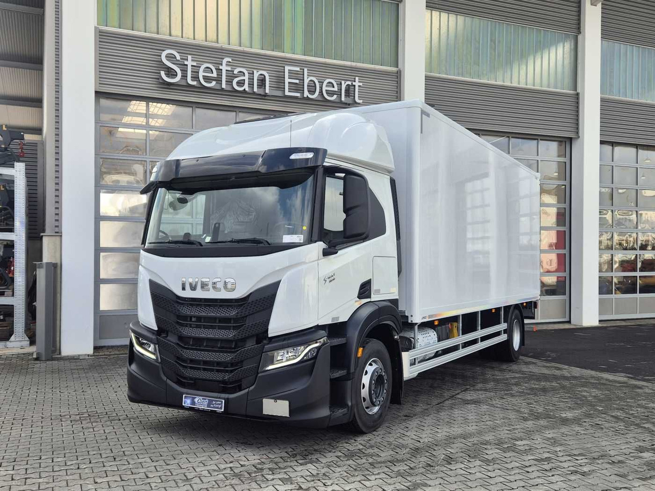 Iveco S Way AT190S40/P LBW Tür AHK Navi Bett - Bakwagen: afbeelding 1 Iveco S Way AT190S40/P LBW Tür AHK Navi Bett - Bakwagen: afbeelding 1