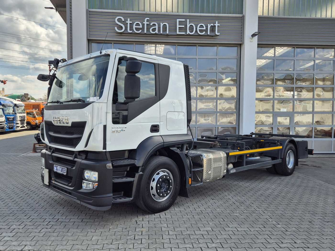 Iveco Stralis AT190S31/P BDF Klima Standh. AHK Bett - Containertransporter/ Wissellaadbak vrachtwagen: afbeelding 1 Iveco Stralis AT190S31/P BDF Klima Standh. AHK Bett - Containertransporter/ Wissellaadbak vrachtwagen: afbeelding 1
