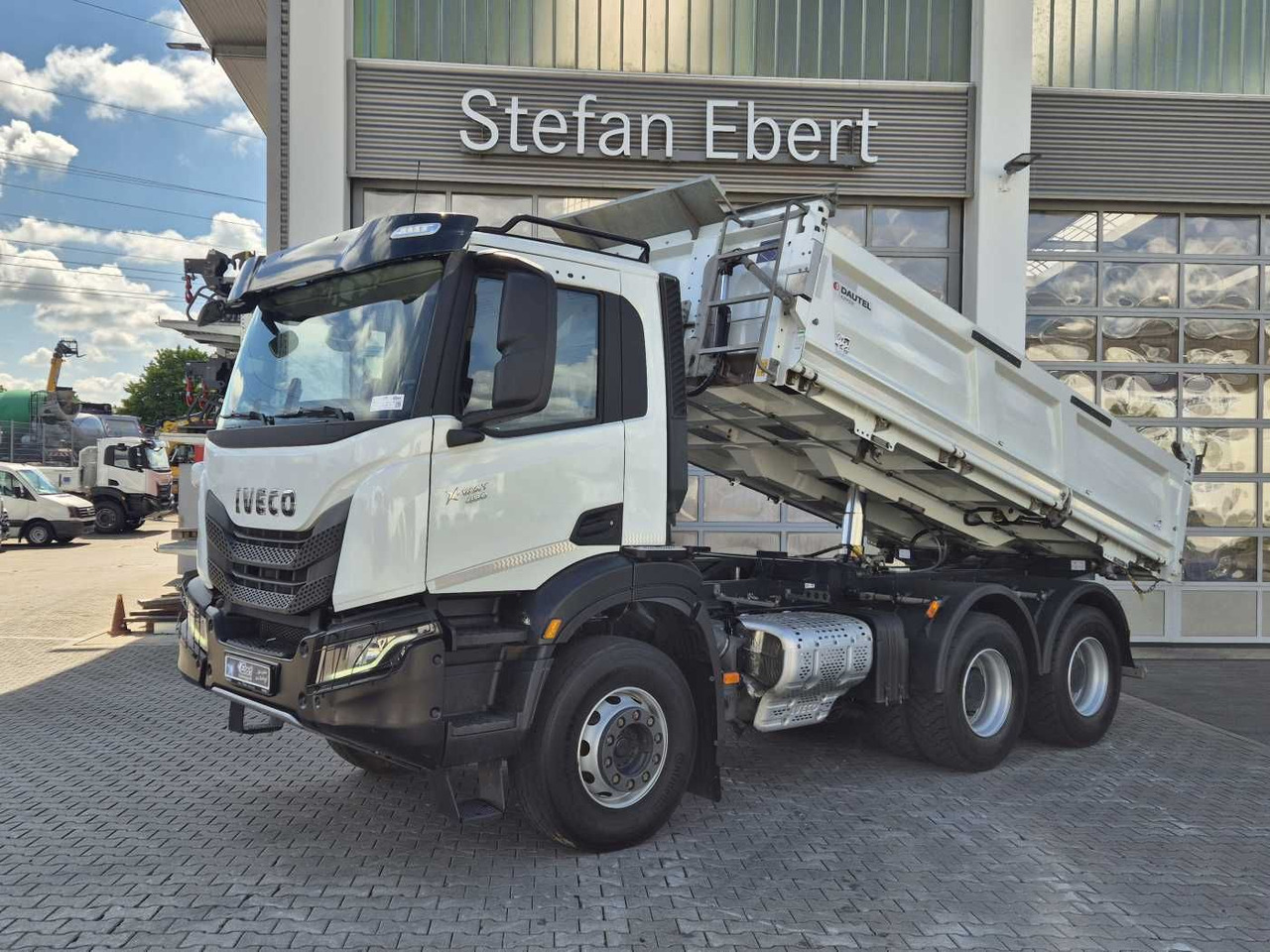 Iveco X-Way AD300X48Z HR 6x4 Intarder Bordmatic Kamera - Kipper vrachtwagen: afbeelding 1 Iveco X-Way AD300X48Z HR 6x4 Intarder Bordmatic Kamera - Kipper vrachtwagen: afbeelding 1
