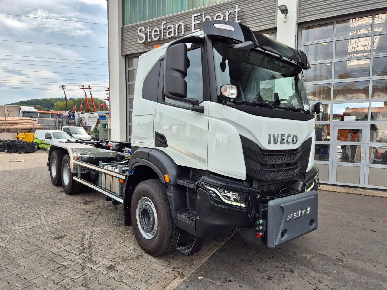 Iveco X-Way AT300X48Z/P HR OFF 6x4 Hiab Winterdienst - Haakarmsysteem vrachtwagen: afbeelding 3 Iveco X-Way AT300X48Z/P HR OFF 6x4 Hiab Winterdienst - Haakarmsysteem vrachtwagen: afbeelding 3