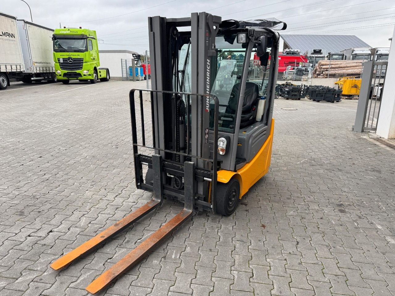 Jungheinrich EFG 215 / Triplex: 4.25m! / SS / nur 2.819h! - Elektrische heftruck: afbeelding 5 Jungheinrich EFG 215 / Triplex: 4.25m! / SS / nur 2.819h! - Elektrische heftruck: afbeelding 5