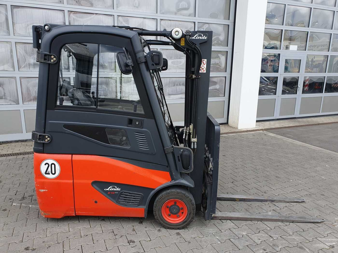 Linde E14 - 02 / Triplex: 4.00m! / SS / nur 1.777h! - Elektrische heftruck: afbeelding 2 Linde E14 - 02 / Triplex: 4.00m! / SS / nur 1.777h! - Elektrische heftruck: afbeelding 2