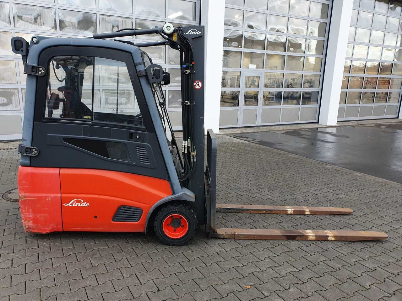 Linde E18 - 01 / Triplex: 4.50m! / SS / nur 5.672h! - Elektrische heftruck: afbeelding 3 Linde E18 - 01 / Triplex: 4.50m! / SS / nur 5.672h! - Elektrische heftruck: afbeelding 3