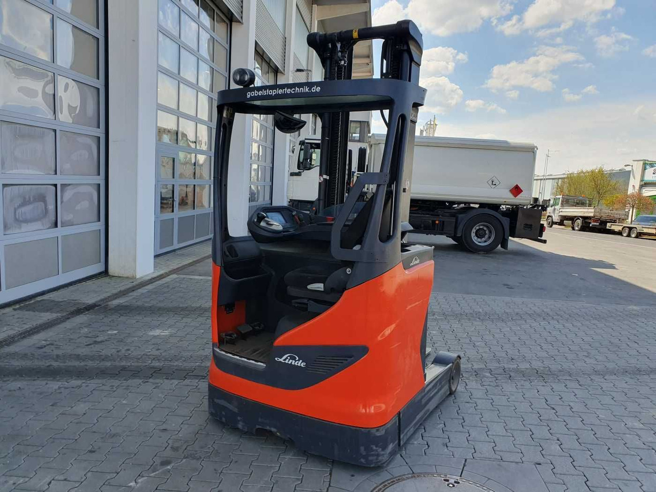 Linde R12B-01 / nur 2.394h! / Hubhöhe: 6m / 2015 - Reach truck: afbeelding 5 Linde R12B-01 / nur 2.394h! / Hubhöhe: 6m / 2015 - Reach truck: afbeelding 5