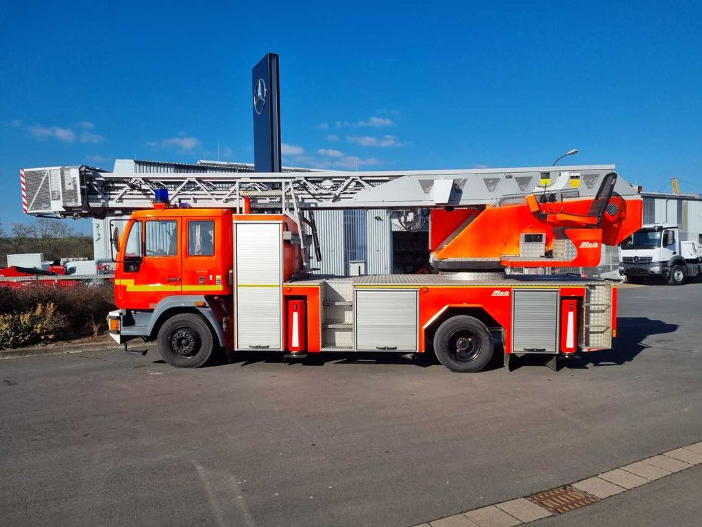 MAN 15.284LC Metz DLK 23-12 Feuerwehr Drehleiter - Kraanwagen: afbeelding 4 MAN 15.284LC Metz DLK 23-12 Feuerwehr Drehleiter - Kraanwagen: afbeelding 4