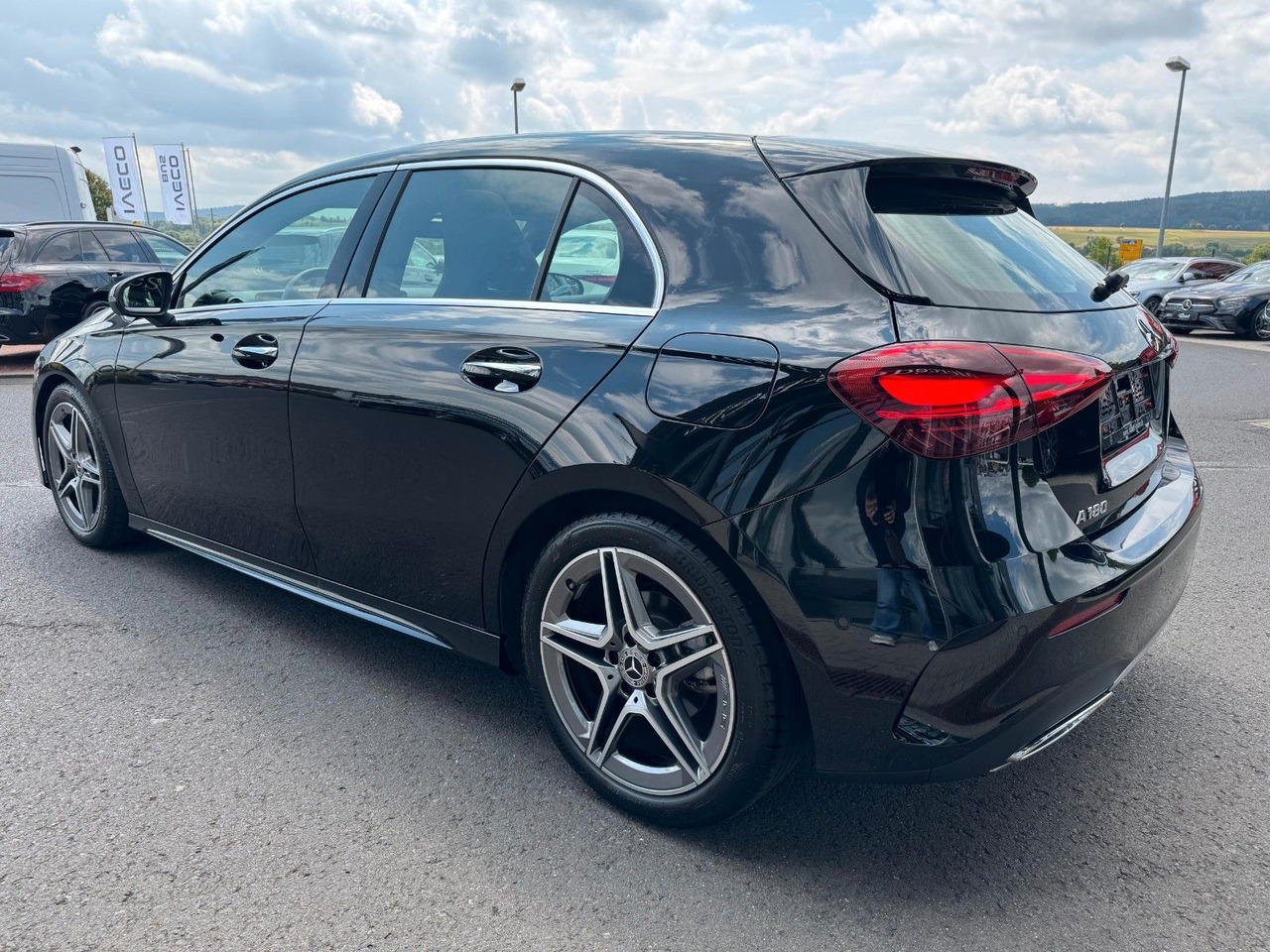 Mercedes-Benz A 180 AMG+Pano+Distr+RFK+Ambiente - Stationwagen: afbeelding 3 Mercedes-Benz A 180 AMG+Pano+Distr+RFK+Ambiente - Stationwagen: afbeelding 3