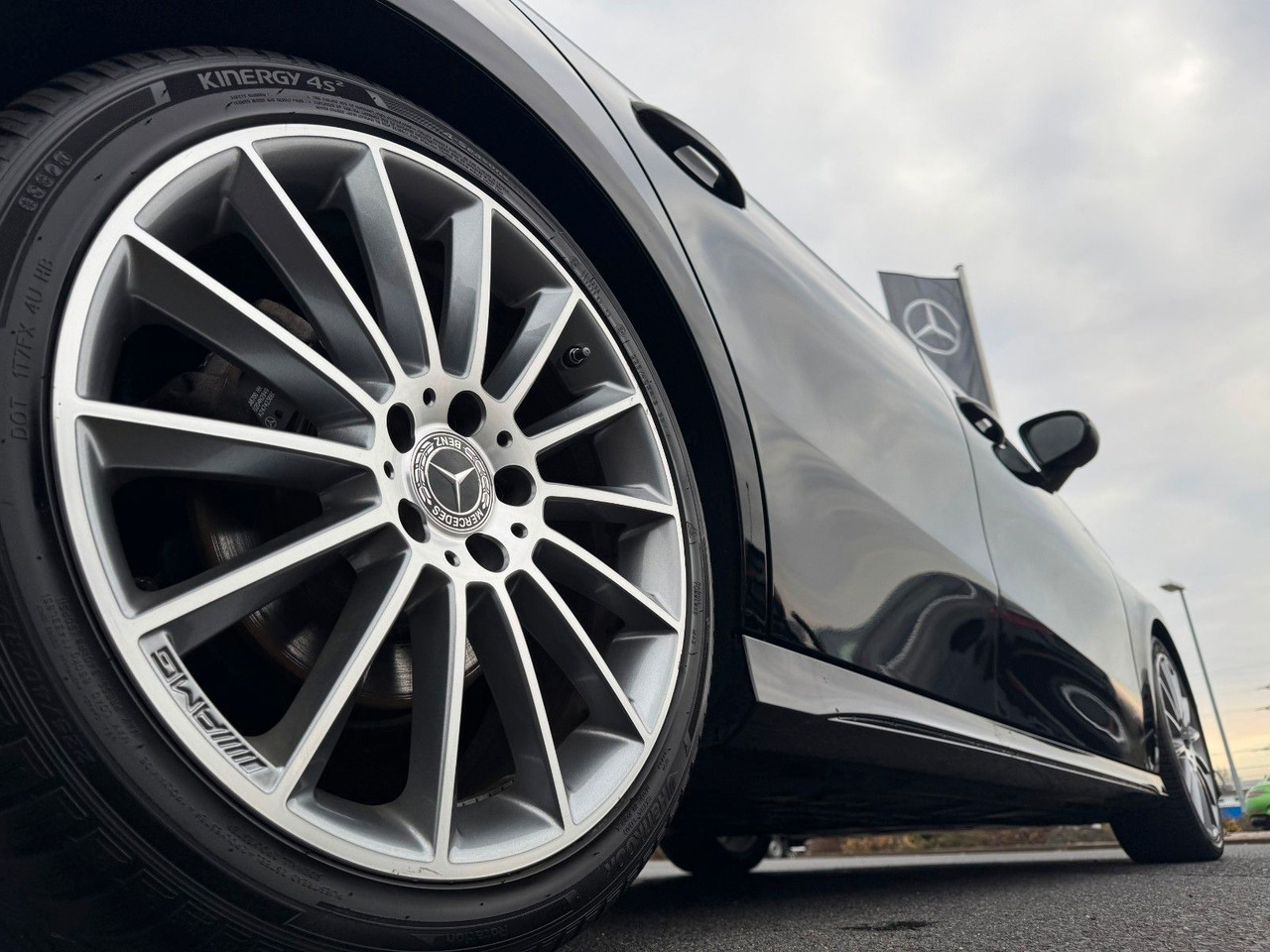 Mercedes-Benz A 200 AMG 19"+Ambiente+R-Kamera+Pano+LED+MBUX - Sedan: afbeelding 5 Mercedes-Benz A 200 AMG 19"+Ambiente+R-Kamera+Pano+LED+MBUX - Sedan: afbeelding 5