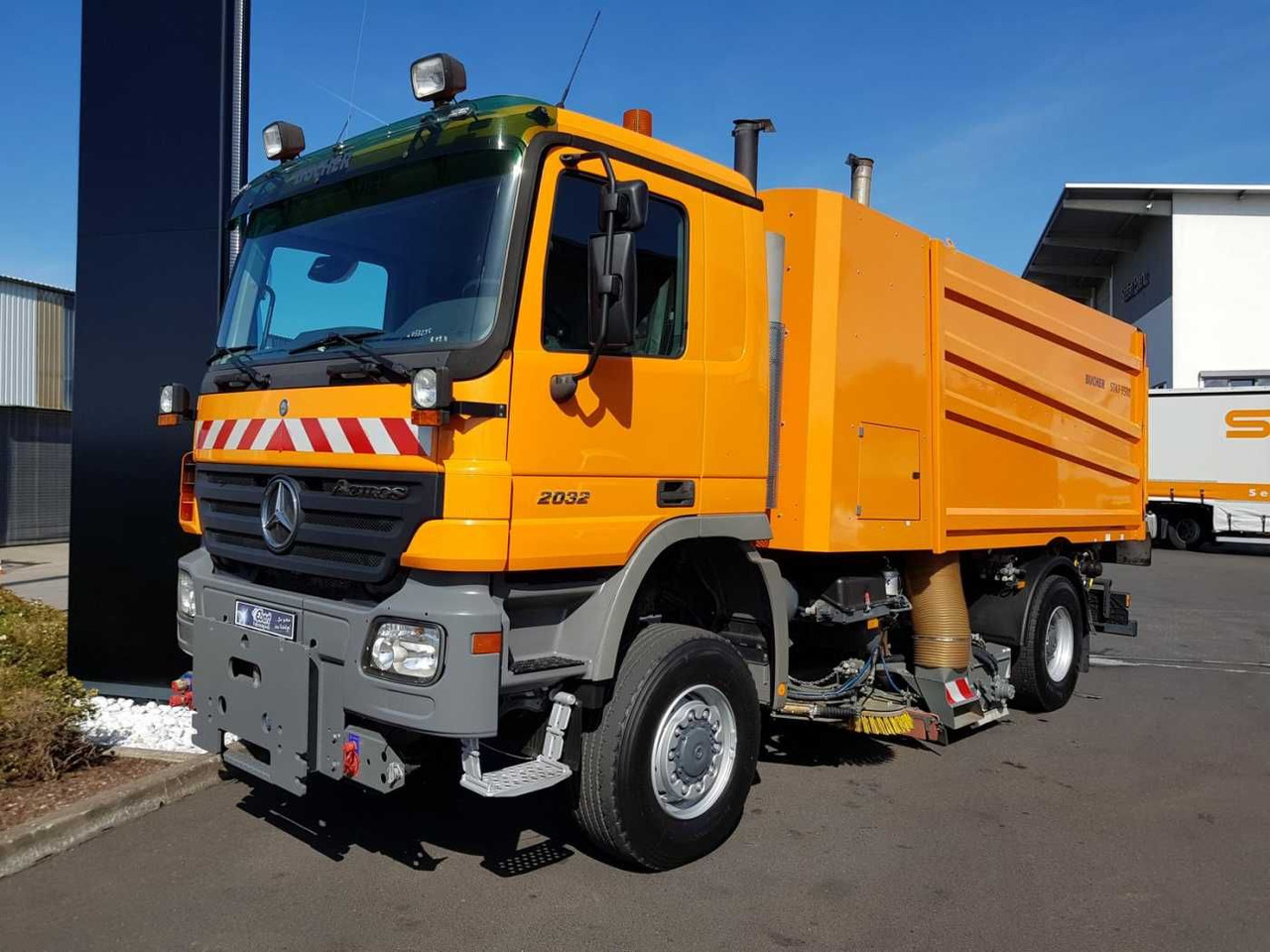 Mercedes-Benz Actros 2032 A 4x4 Bucher STKF 9500 Airport - Veegwagen: afbeelding 3 Mercedes-Benz Actros 2032 A 4x4 Bucher STKF 9500 Airport - Veegwagen: afbeelding 3
