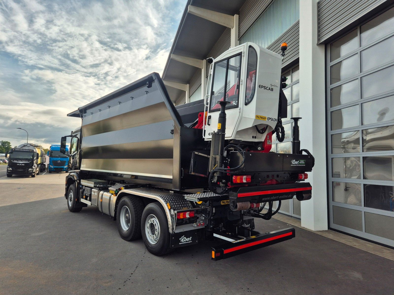 Mercedes-Benz Arocs 2751 6x2 HAD / Abroller EBERT Fällbox Q150 Mercedes-Benz Arocs 2751 6x2 HAD/ Abroller EBERT Forstbox Q150 - Haakarmsysteem vrachtwagen: afbeelding 5 Mercedes-Benz Arocs 2751 6x2 HAD / Abroller EBERT Fällbox Q150 Mercedes-Benz Arocs 2751 6x2 HAD/ Abroller EBERT Forstbox Q150 - Haakarmsysteem vrachtwagen: afbeelding 5