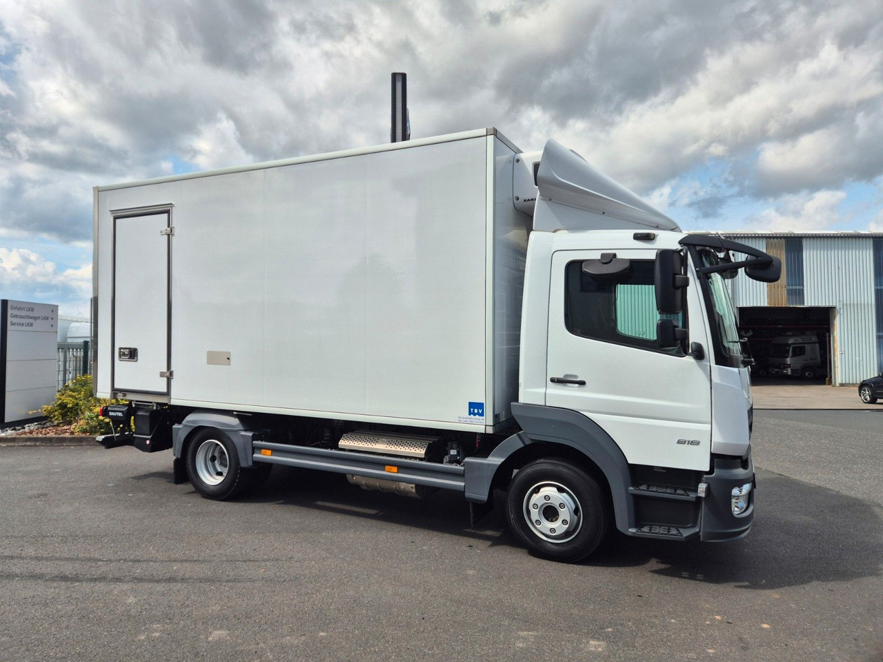 Mercedes-Benz Atego 818 L Kühlkoffer + LBW Carrier Xarios 6 - Koelwagen: afbeelding 4 Mercedes-Benz Atego 818 L Kühlkoffer + LBW Carrier Xarios 6 - Koelwagen: afbeelding 4