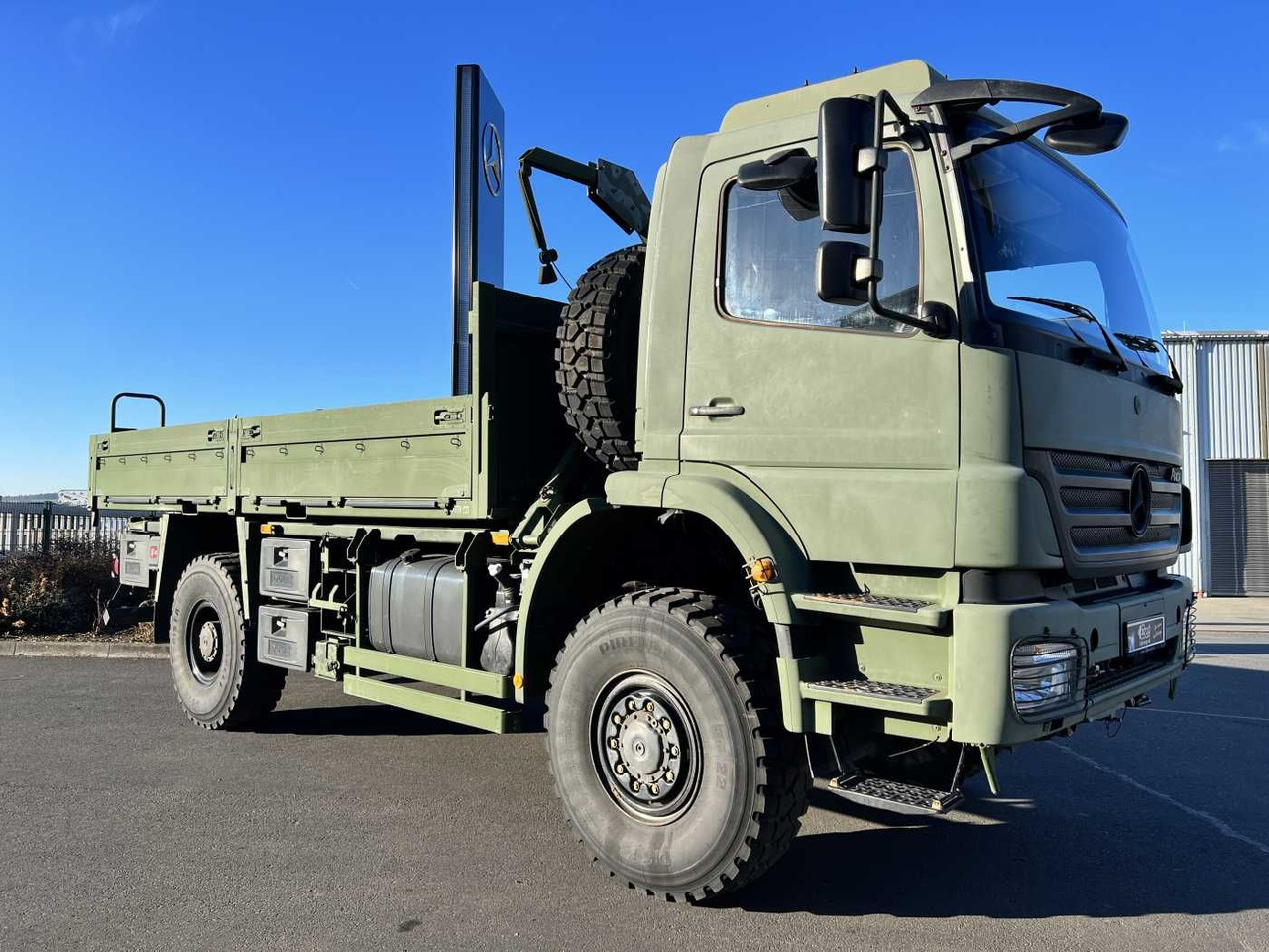 Mercedes-Benz Axor 1829 A 4x4 Pritsche - Vrachtwagen met open laadbak: afbeelding 3 Mercedes-Benz Axor 1829 A 4x4 Pritsche - Vrachtwagen met open laadbak: afbeelding 3