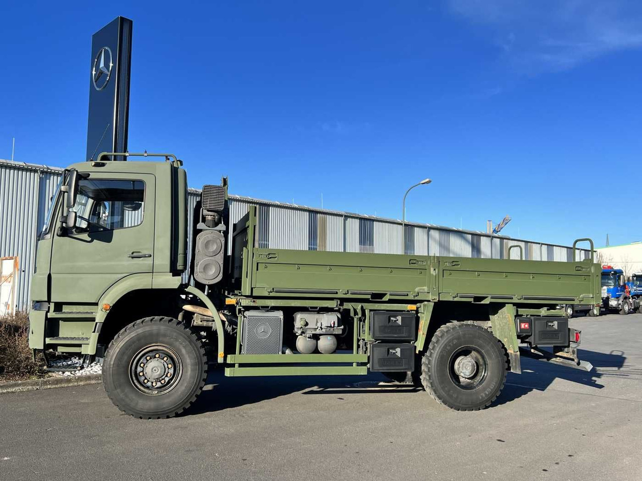 Mercedes-Benz Axor 1829 A 4x4 Pritsche - Vrachtwagen met open laadbak: afbeelding 4 Mercedes-Benz Axor 1829 A 4x4 Pritsche - Vrachtwagen met open laadbak: afbeelding 4