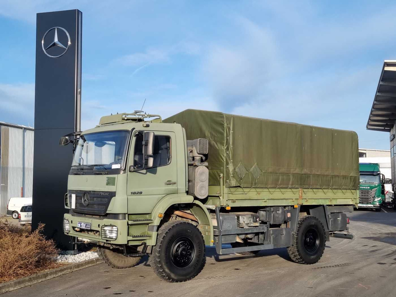 Mercedes-Benz Axor 1829 A 4x4 Pritsche/Plane 10 Stück - Vrachtwagen met open laadbak: afbeelding 3 Mercedes-Benz Axor 1829 A 4x4 Pritsche/Plane 10 Stück - Vrachtwagen met open laadbak: afbeelding 3