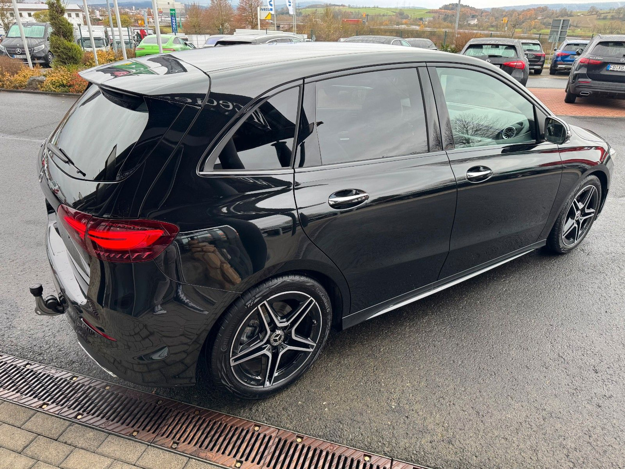 Mercedes-Benz B 200 AMG+AHK+Ambiente+RFK+MBUX+Night - Sedan: afbeelding 3 Mercedes-Benz B 200 AMG+AHK+Ambiente+RFK+MBUX+Night - Sedan: afbeelding 3