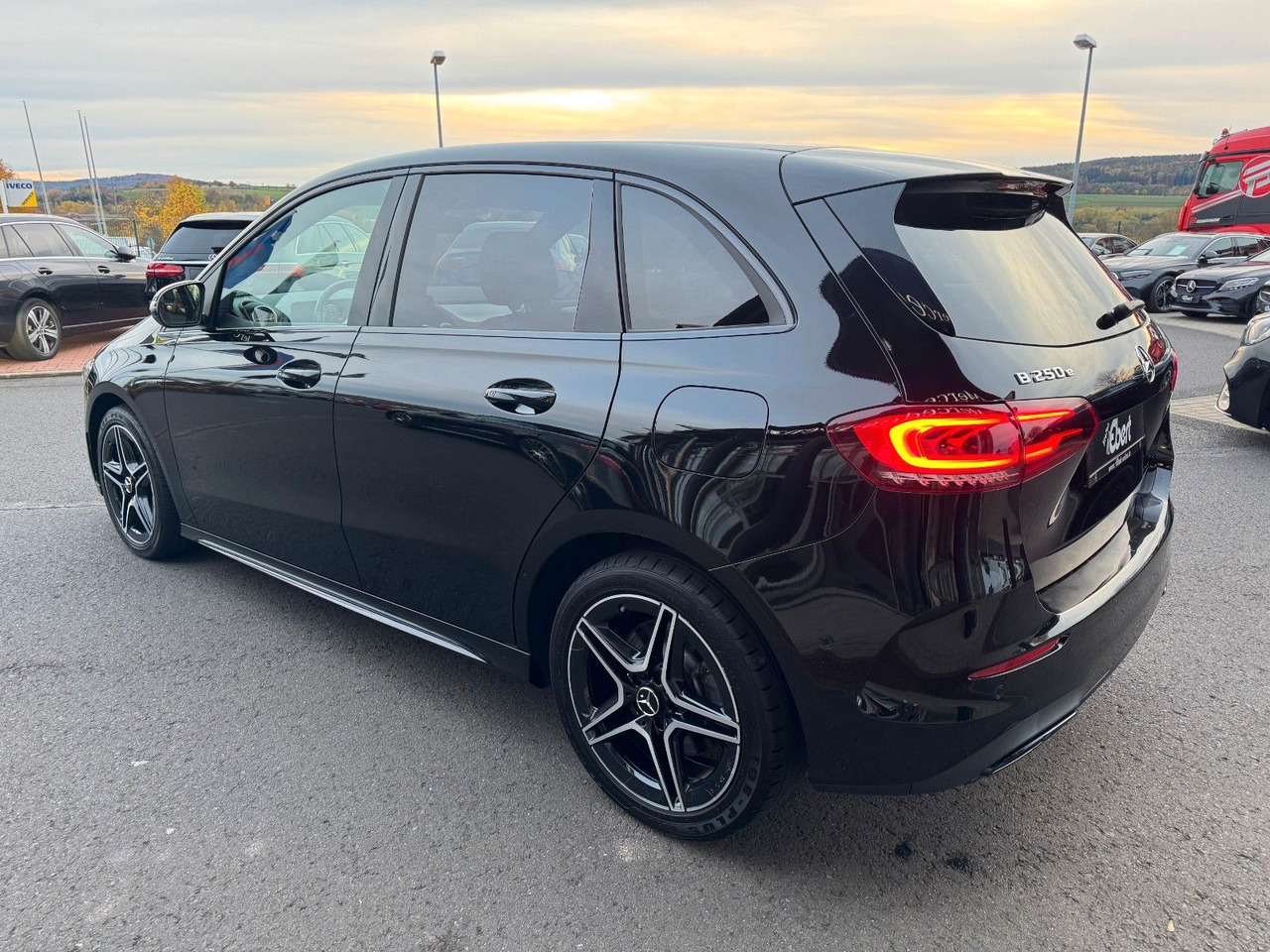 Mercedes-Benz B 250e Edition2020+AMG+Ambiente+Night+LED - Sedan: afbeelding 3 Mercedes-Benz B 250e Edition2020+AMG+Ambiente+Night+LED - Sedan: afbeelding 3